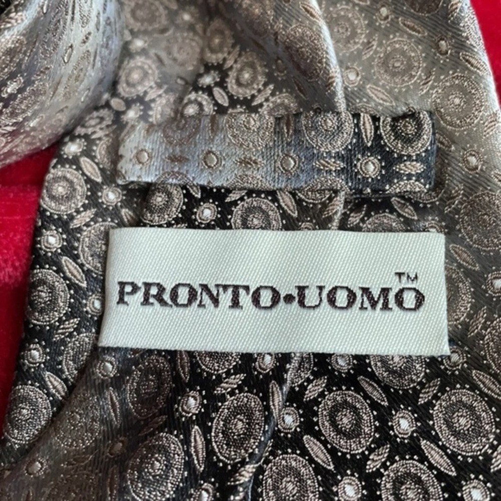 Pronto Uomo Mens Silk Tie Silver Gray Black Ombre Medallion Geometric Pattern 4" - Picture 4 of 5